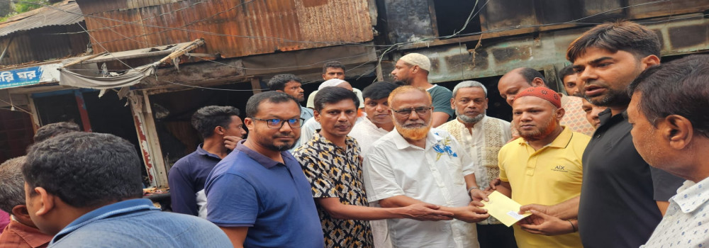 গত 16 মে’2024 তারিখে ষ্টেশন রোডস্থ চূড়ি পট্টি মার্কেটে অগ্নি কান্ডে ক্ষতিগ্রস্থ ব্যবসায়ীদের মাঝে গাইবান্ধা চেম্বার অব কমার্স এন্ড ইন্ডাষ্ট্রি কর্তৃক অর্থিক অনুদান প্রদান করা হয়।